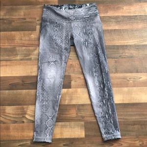 REVERSIBLE leggings!